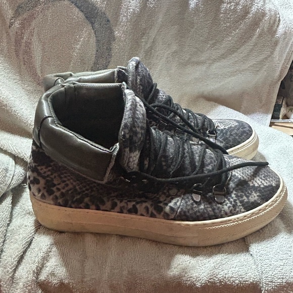 Madden Girl Sneaker Boot - Size 7 - Picture 9 of 10